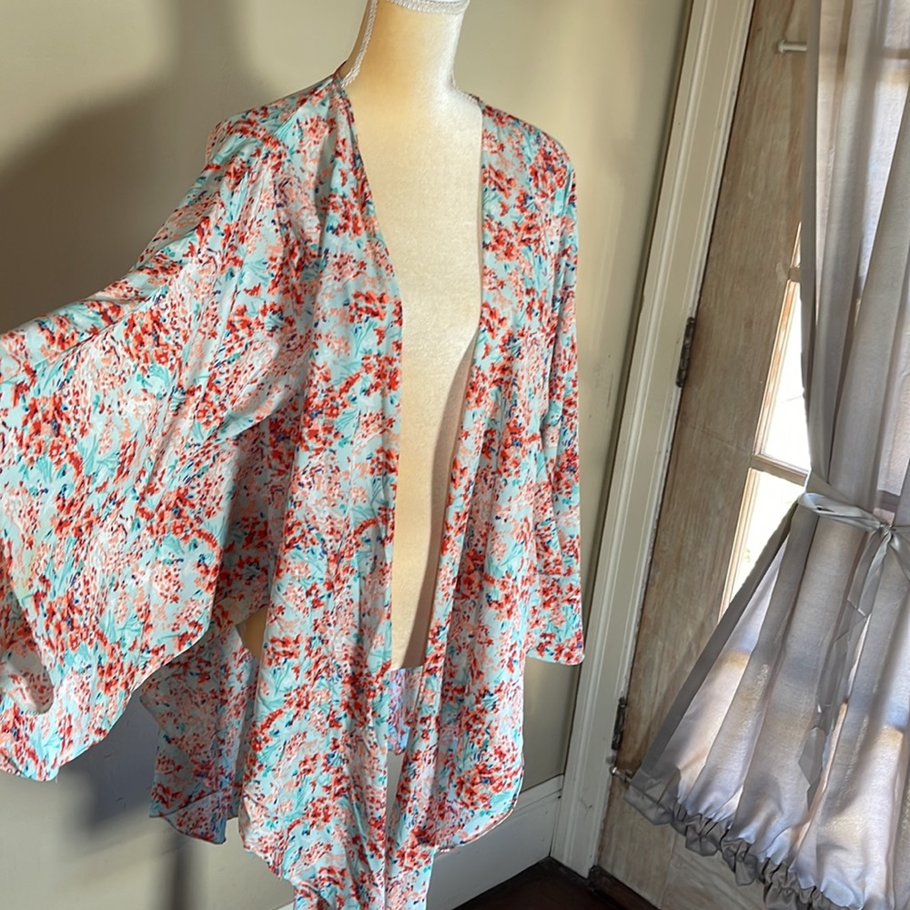 Steve Madden | Seafoam Spring
Breeze Luxe Kimono Women’s OSFM - Picture 9 of 12